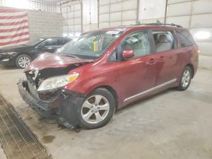 Toyota Sienna LE 3.5L 6 2014