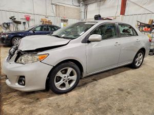 Toyota Corolla BASE 1.8L 4 2013