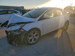 Ford Focus SE 2.0L 4 2012