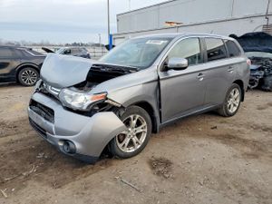 Mitsubishi Outlander SE 2.4L 4 2014