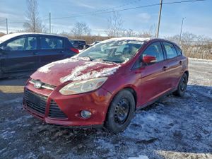 Ford Focus SE 2.0L 4 2012