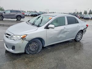 Toyota Corolla BASE 1.8L 4 2013