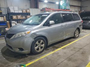 Toyota Sienna LE 3.5L 6 2014