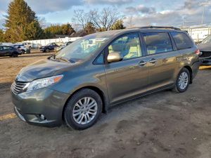 Toyota Sienna XLE 3.5L 6 2011
