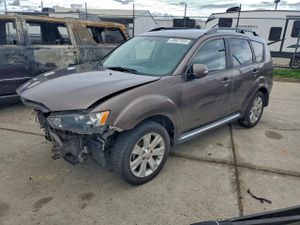 Mitsubishi Outlander SE 2.4L 4 2013