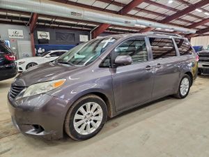 Toyota Sienna LE 3.5L 6 2011