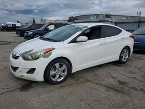 Hyundai Elantra GLS 1.8L 4 2013