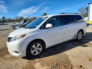 Toyota Sienna LE 3.5L 6 2011