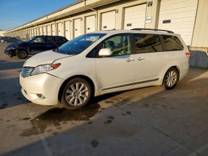 Toyota Sienna XLE 3.5L 6 2012