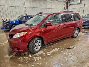 Toyota Sienna LE 3.5L 6 2013