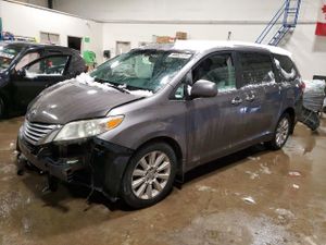 Toyota Sienna XLE 3.5L 6 2011