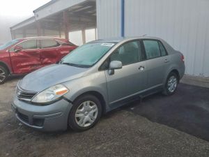 Nissan Versa S 1.8L 4 2010