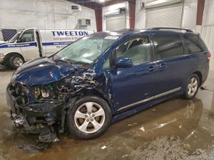 Toyota Sienna LE 3.5L 6 2011