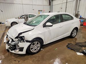 Chevrolet Aveo (Sonic) LT 1.8L 4 2015