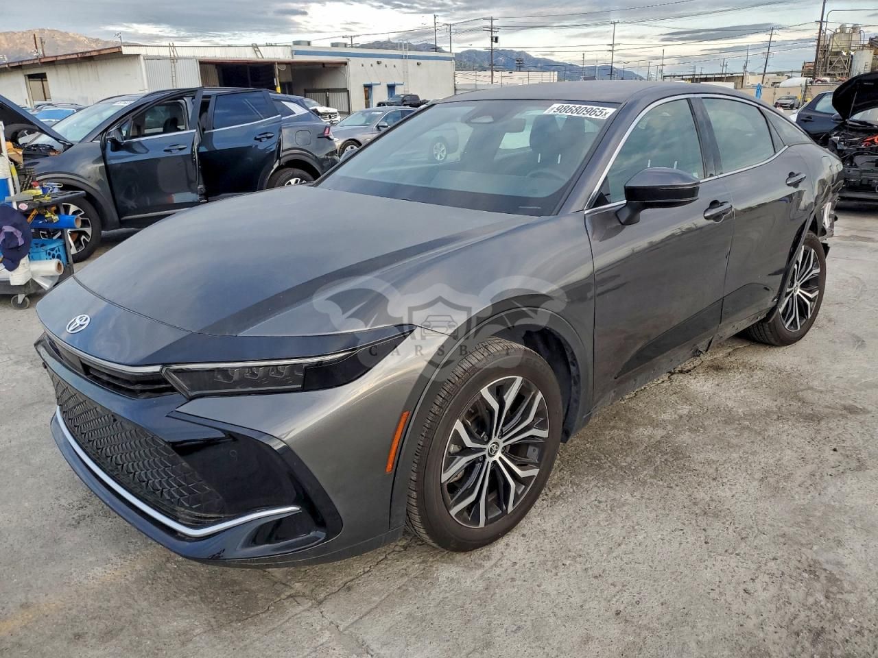 Toyota Crown XLE 2.5L 4 2023
