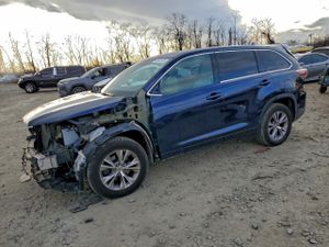 Toyota Highlander LE 3.5L 6 2015