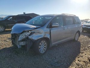 Toyota Sienna XLE 3.5L 6 2015