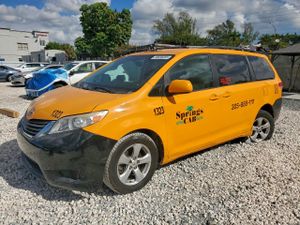 Toyota Sienna LE 3.5L 6 2012