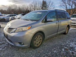 Toyota Sienna XLE 3.5L 6 2012