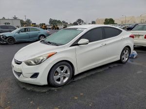 Hyundai Elantra GLS 1.8L 4 2013