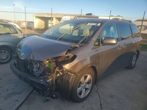 Toyota Sienna LE 3.5L 6 2015