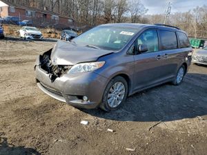Toyota Sienna XLE 3.5L 6 2015
