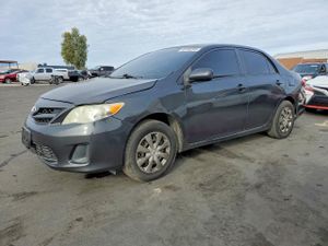 Toyota Corolla BASE 1.8L 4 2013