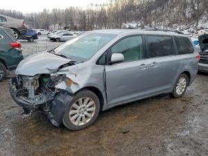 Toyota Sienna LE 3.5L 6 2011