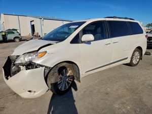 Toyota Sienna XLE 3.5L 6 2011