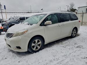 Toyota Sienna LE 3.5L 6 2013