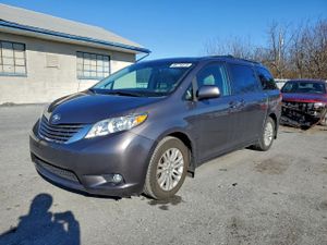 Toyota Sienna XLE 3.5L 6 2011