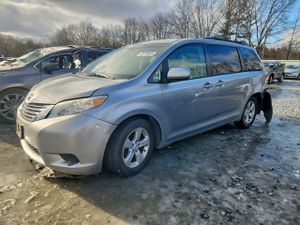 Toyota Sienna LE 3.5L 6 2013