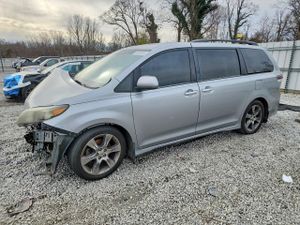 Toyota Sienna SPORT 3.5L 6 2013