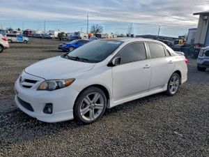 Toyota Corolla BASE 1.8L 4 2013