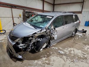 Toyota Sienna LE 3.5L 6 2011