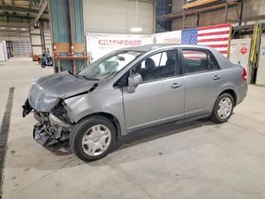 Nissan Versa S 1.8L 4 2010