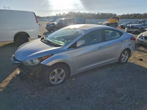 Hyundai Elantra SE 1.8L 4 2014