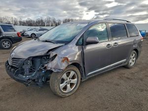Toyota Sienna LE 3.5L 6 2014