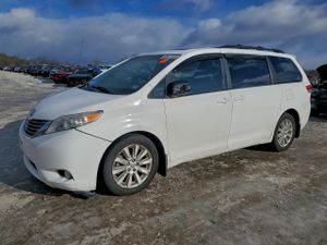 Toyota Sienna XLE 3.5L 6 2011
