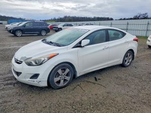 Hyundai Elantra GLS 1.8L 4 2013
