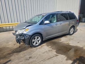 Toyota Sienna LE 3.5L 6 2015