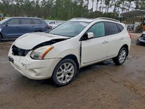 Nissan Rogue S 2.5L 4 2013