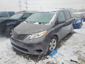 Toyota Sienna LE 3.5L 6 2015