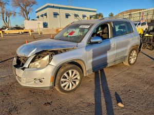 Volkswagen Tiguan S 2.0L 4 2011