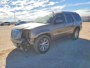 GMC Yukon DENALI 6.2L 8 2011