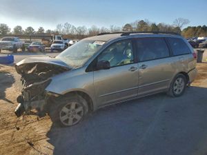Toyota Sienna CE 3.3L 6 2004