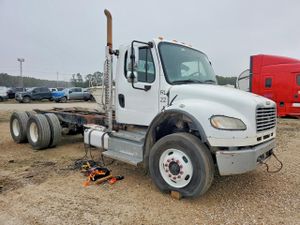 Freightliner Business Class M2 106 MEDIUM DUTY 8.3L 6 2011