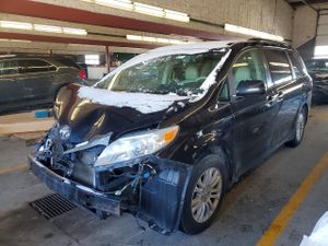 Toyota Sienna XLE 3.5L 6 2011