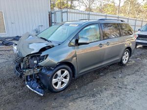 Toyota Sienna LE 3.5L 6 2011