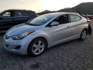Hyundai Elantra GLS 1.8L 4 2013